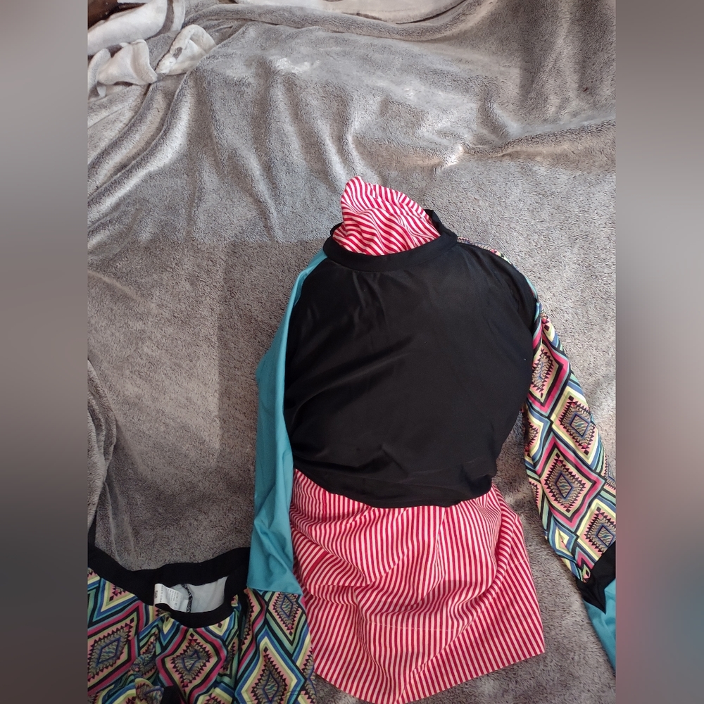 Fantastic AONIHUA 💦Geometric Backless Rashguard & Bottoms👣 - Picture 13 of 14